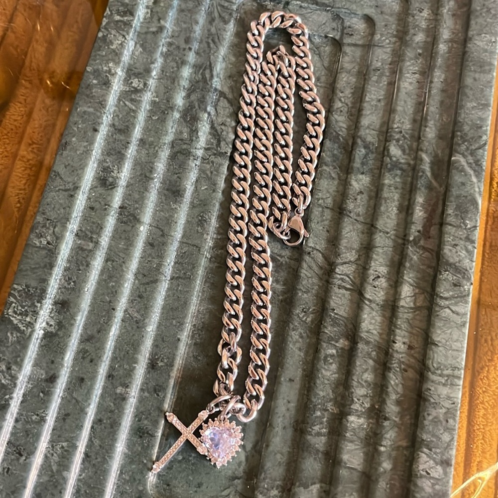 HRH COLLECTION “COEUR NOIR CHAIN” NECKLACE